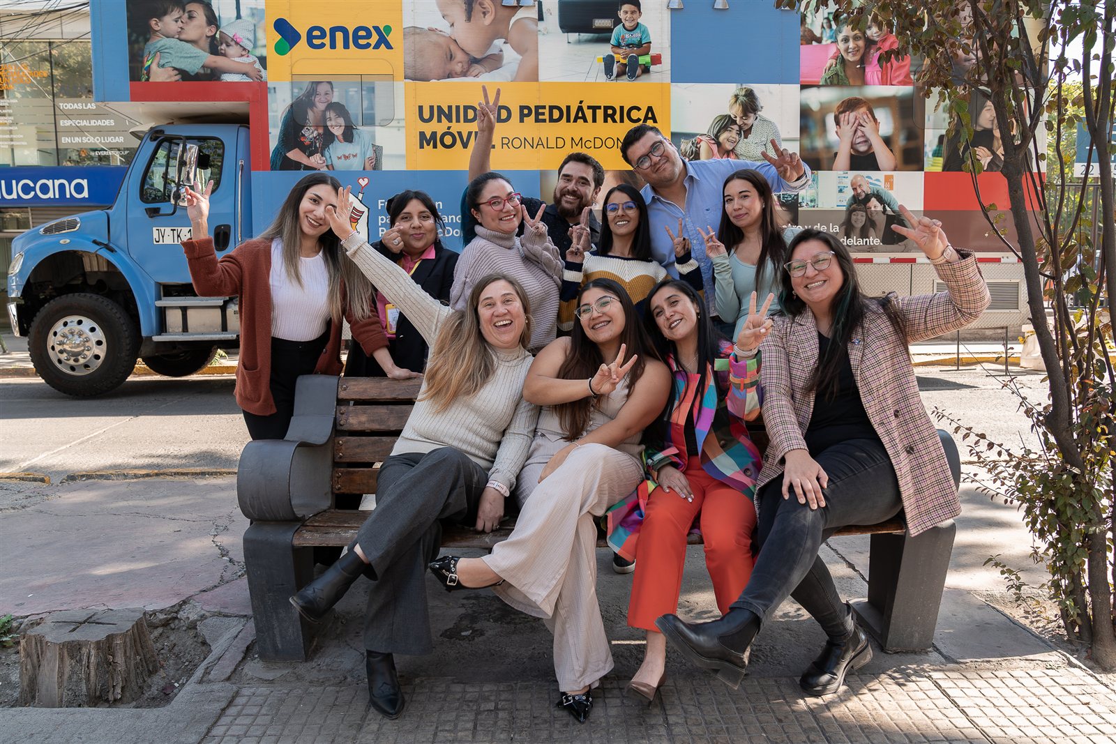 Equipo de Fundación Creseres y colaboradores celebran el cierre del operativo dental en Quilicura