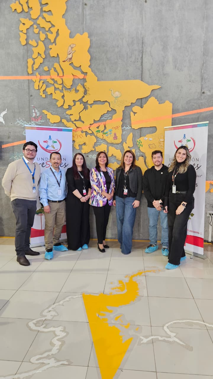 Equipo de Fundación CreSeres en encuentro Familias que Abrigan en Punta Arenas